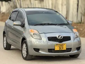 Toyota Vitz 2006 Gray
