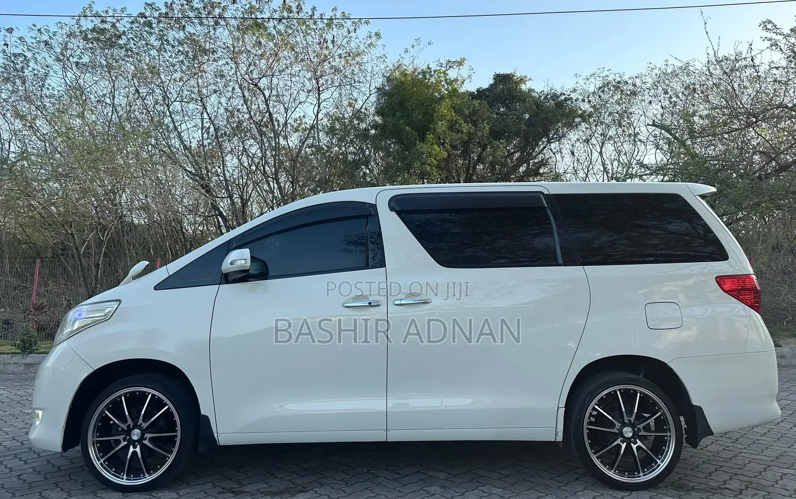 Toyota Alphard 2.4 Petrol FWD 2009 White
