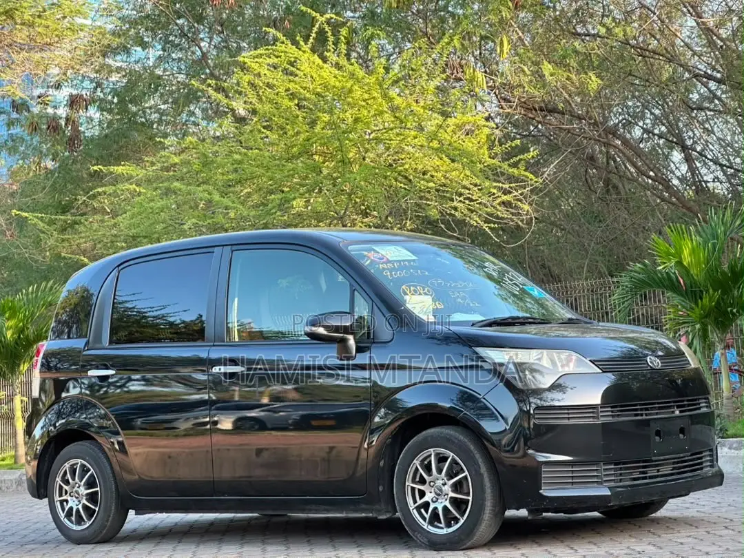 Toyota Spade 1.5 2014 Black
