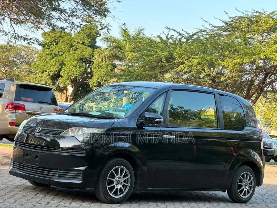 Toyota Spade 1.5 2014 Black