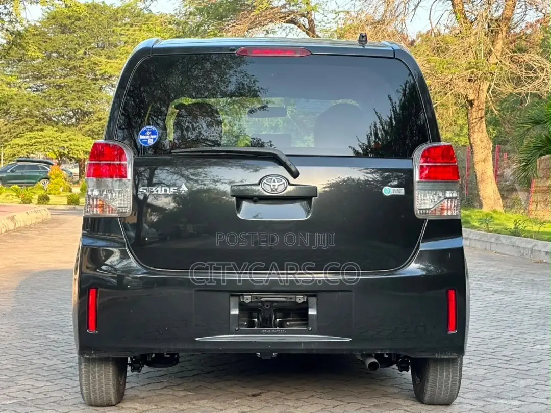 Toyota Spade 1.5 2014 Black