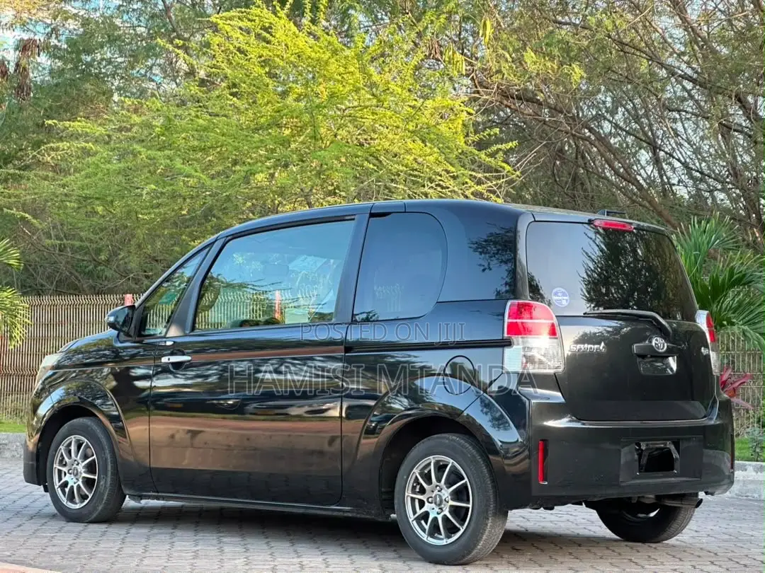 Toyota Spade 1.5 2014 Black