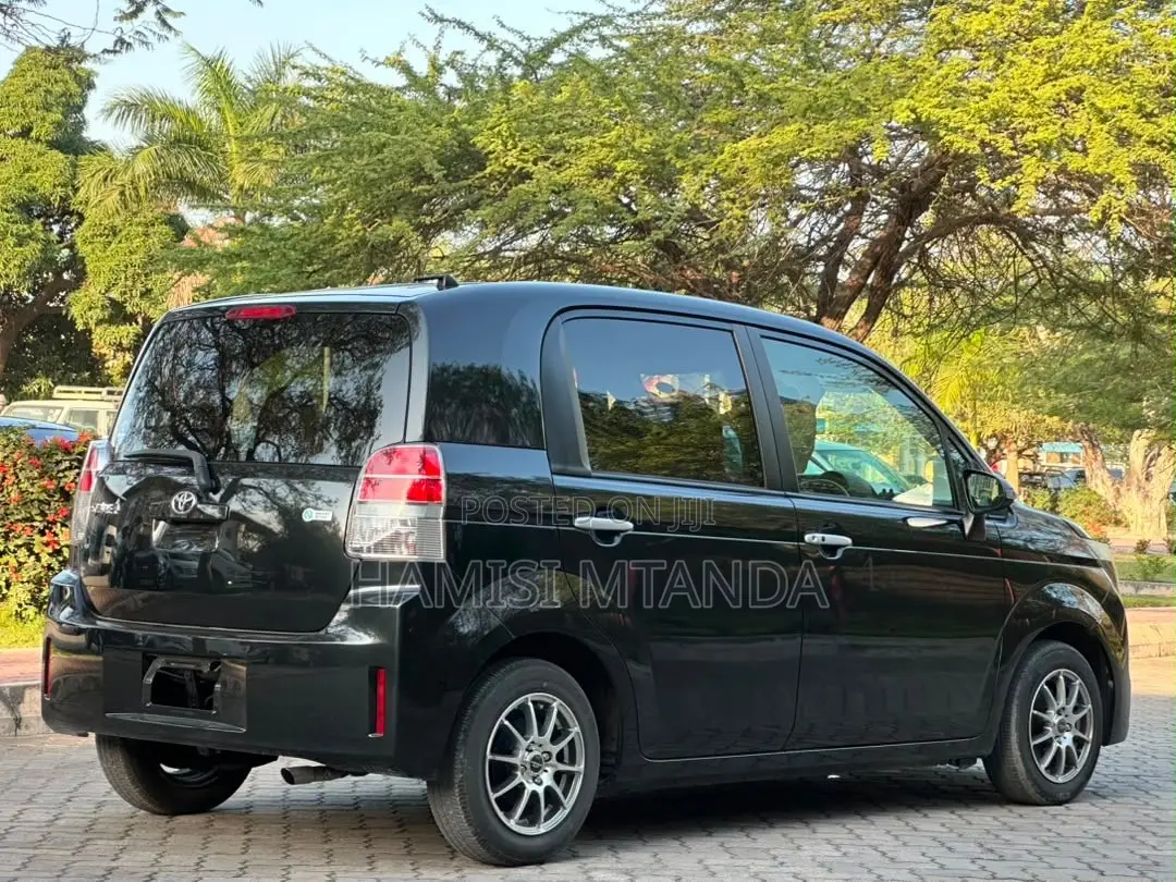 Toyota Spade 1.5 2014 Black