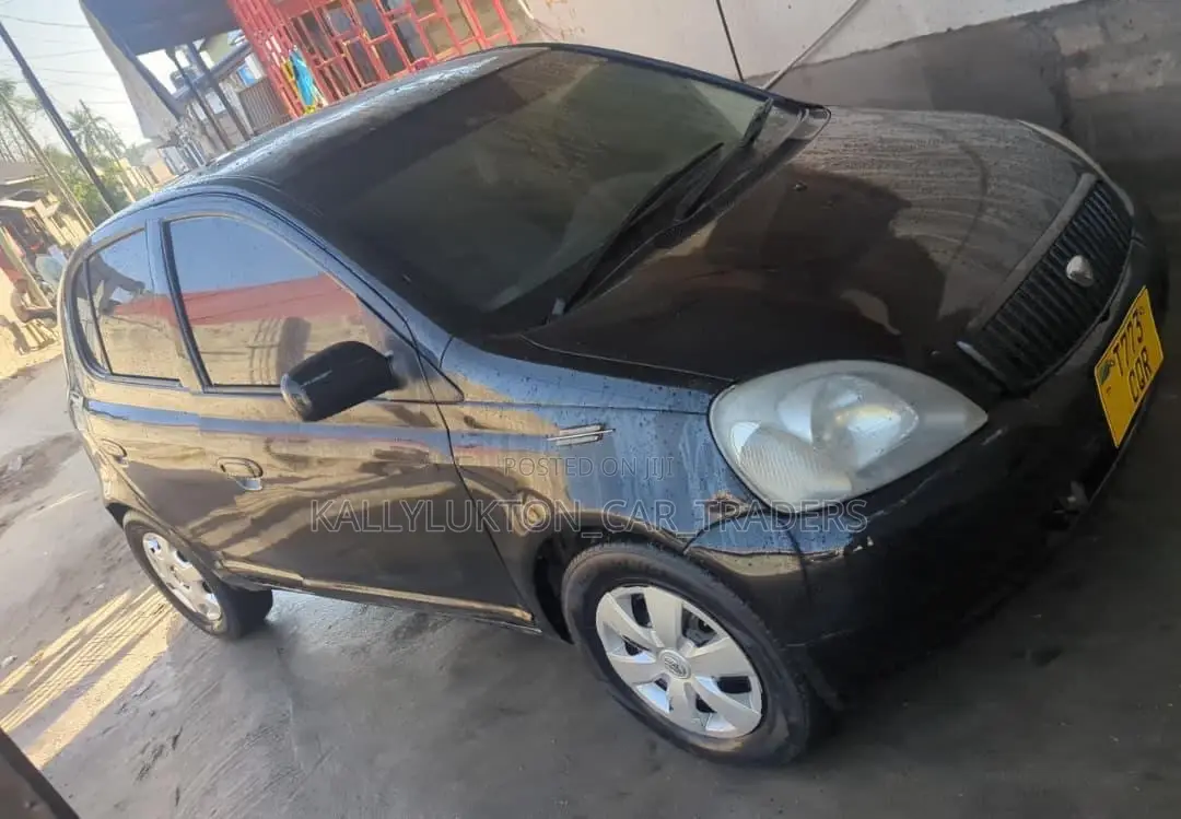 Toyota Vitz 2002 Black