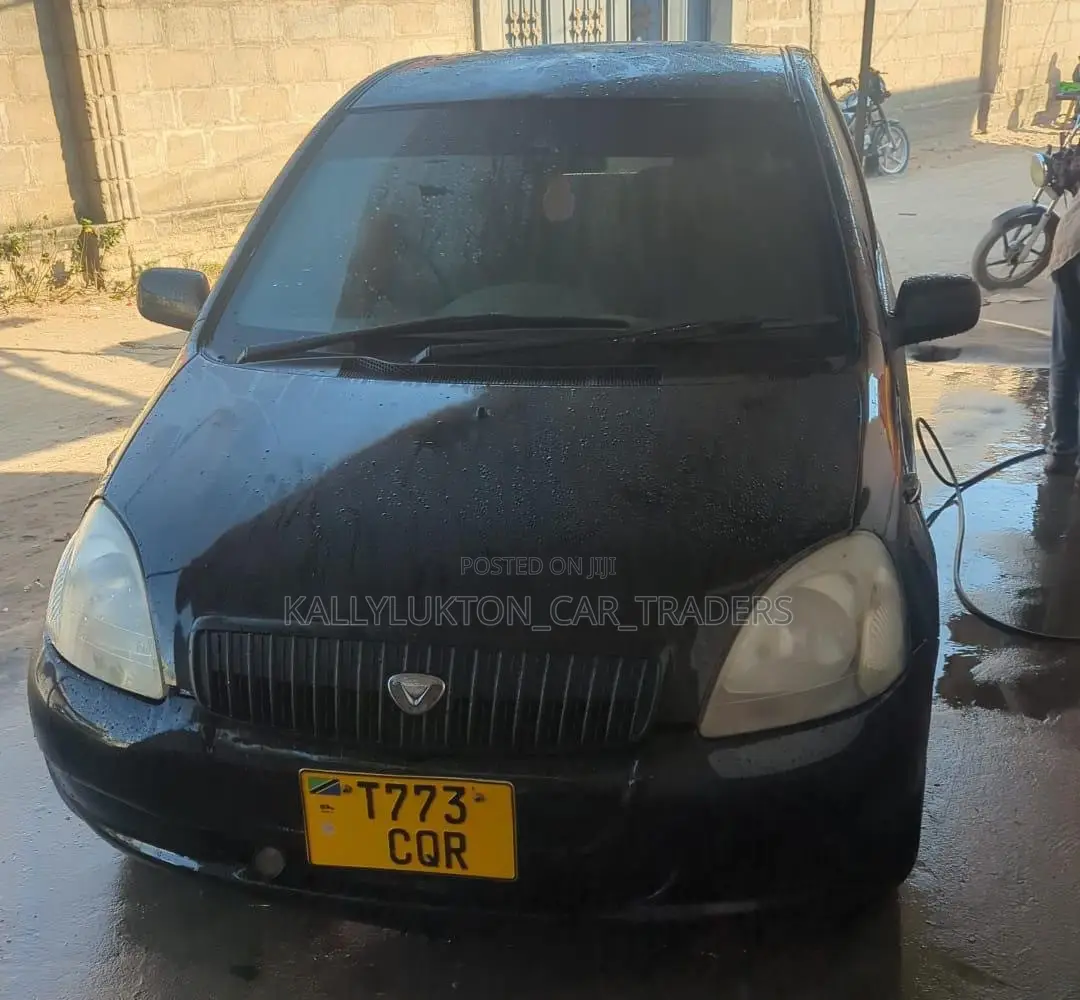 Toyota Vitz 2002 Black