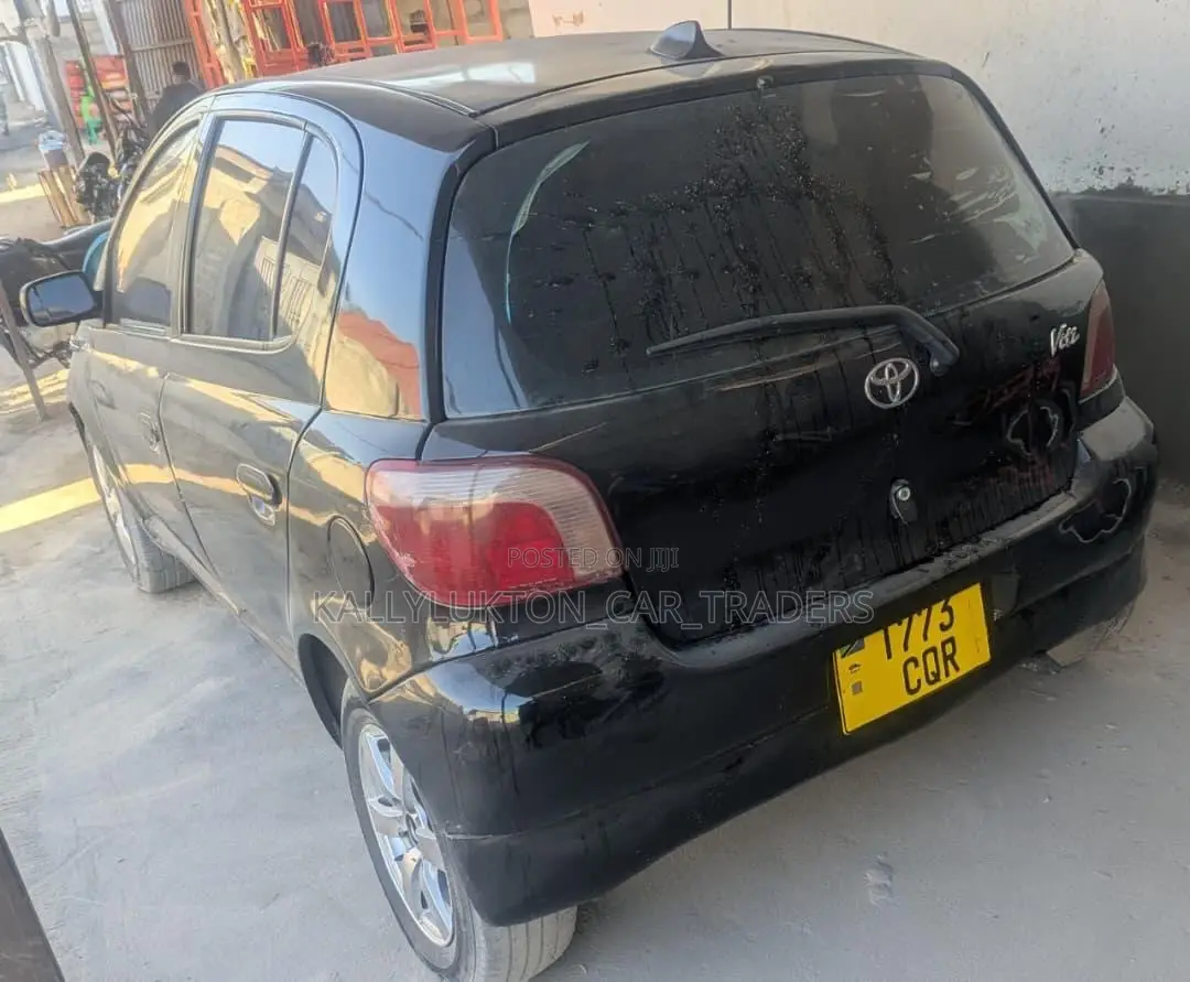 Toyota Vitz 2002 Black