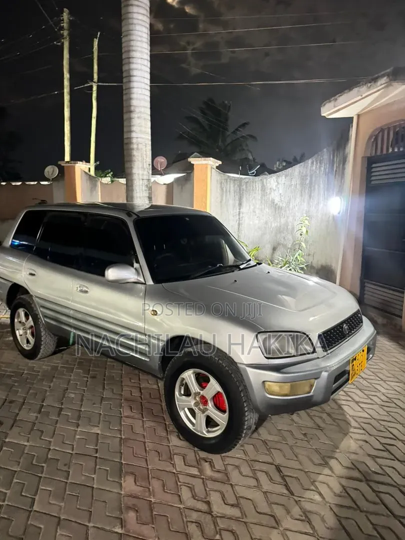 Toyota RAV4 1999 White