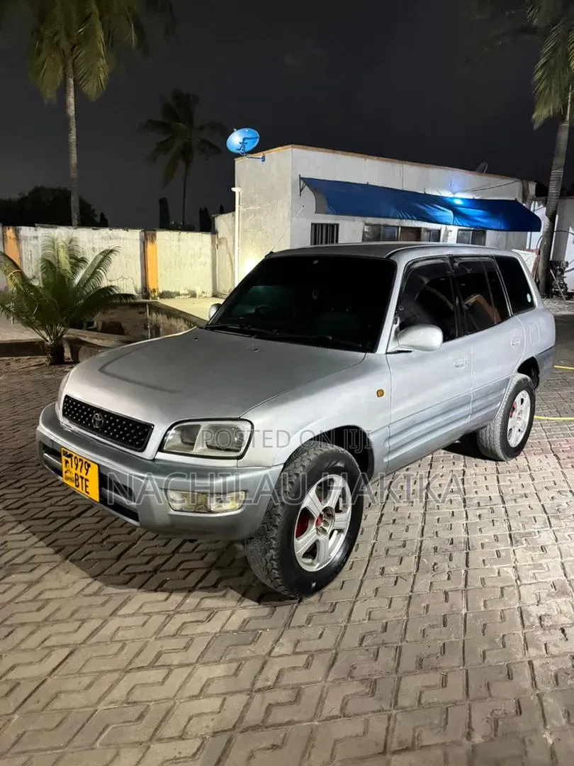 Toyota RAV4 1999 White