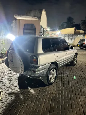 Toyota RAV4 1999 White
