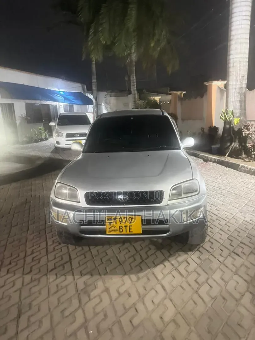 Toyota RAV4 1999 White