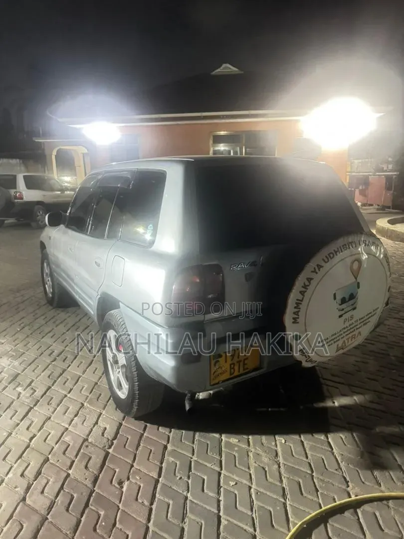 Toyota RAV4 1999 White