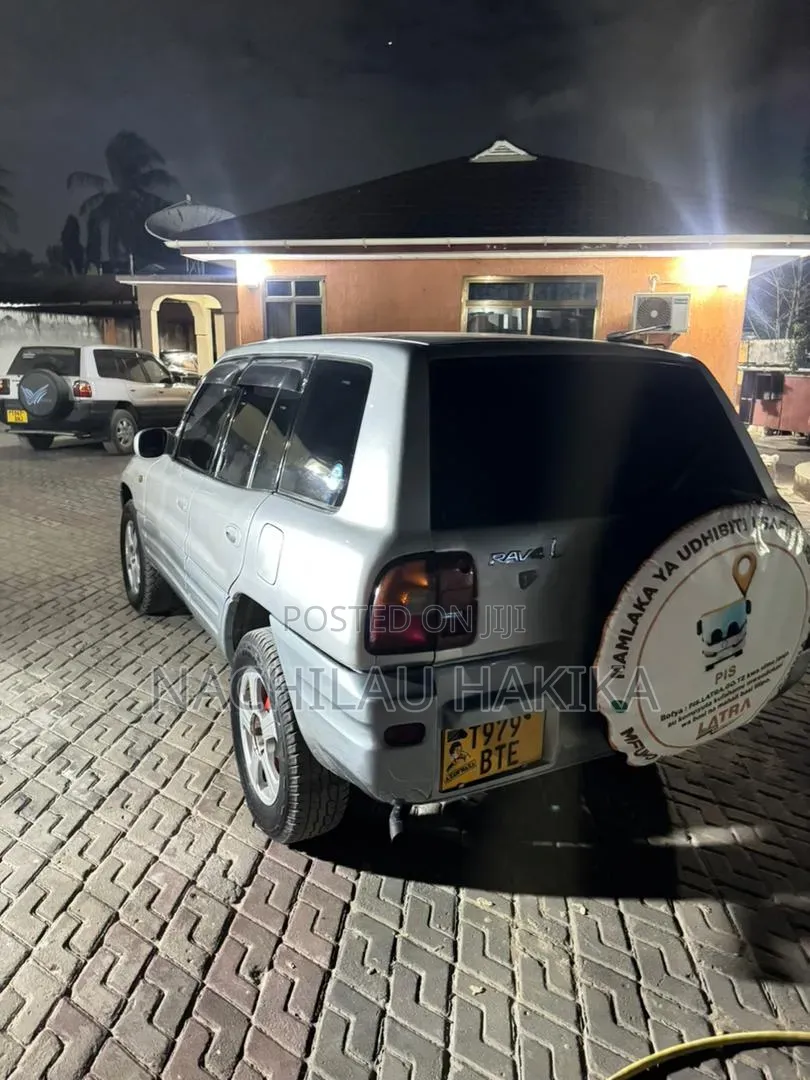 Toyota RAV4 1999 White