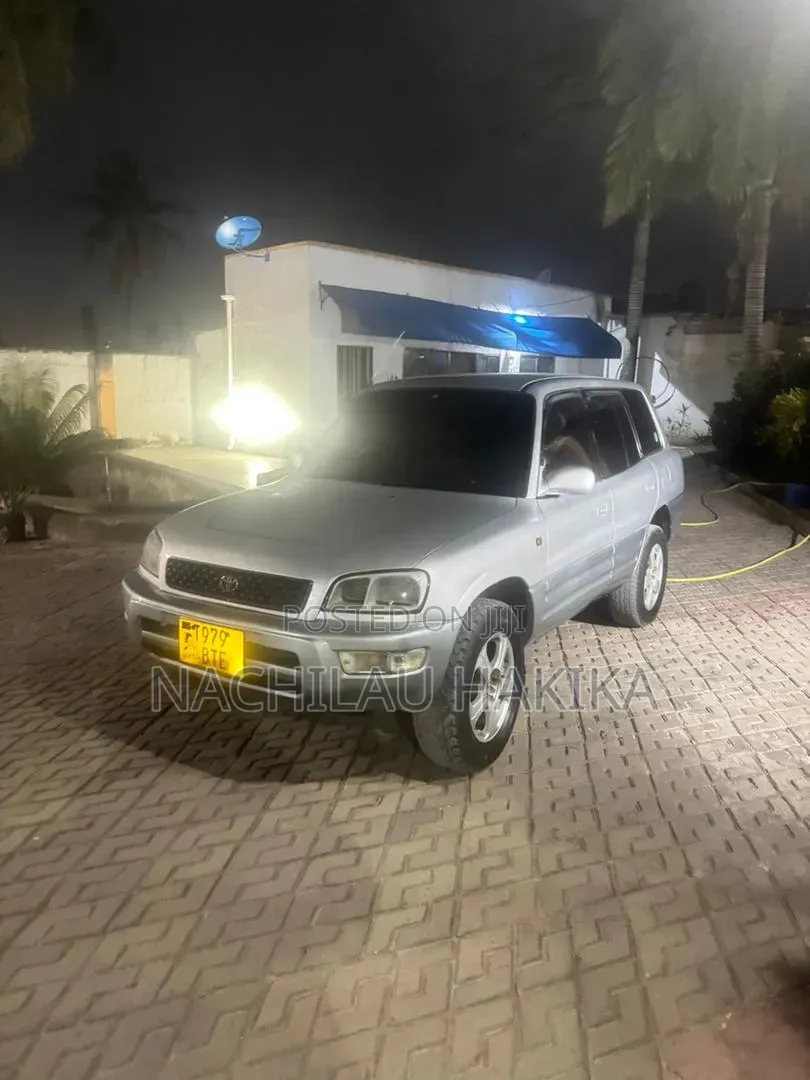 Toyota RAV4 1999 White