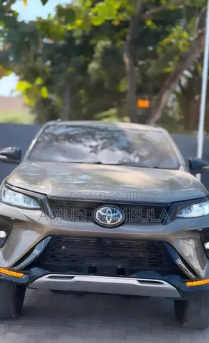 Toyota Fortuner 2021 Burgundy