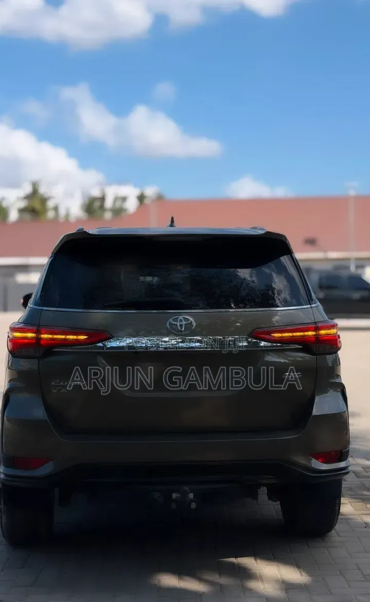 Toyota Fortuner 2021 Burgundy