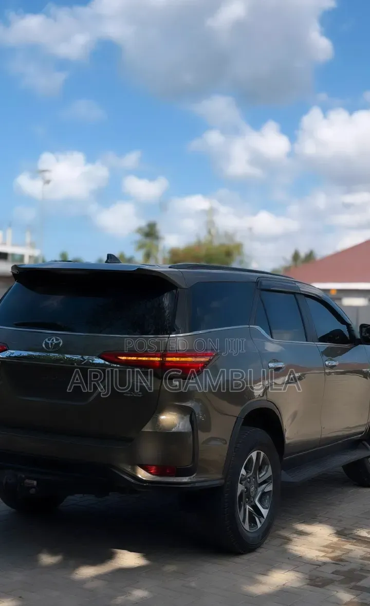 Toyota Fortuner 2021 Burgundy