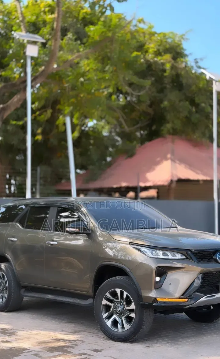 Toyota Fortuner 2021 Burgundy