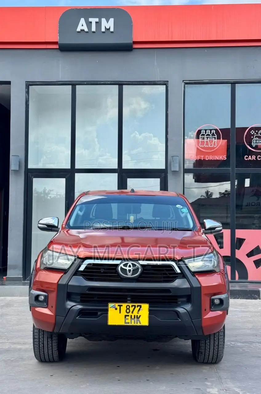 Toyota Hilux 2015 Maroon