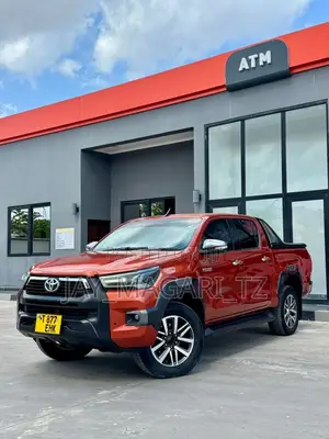 Toyota Hilux 2015 Maroon