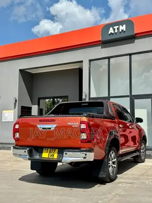 Toyota Hilux 2015 Maroon