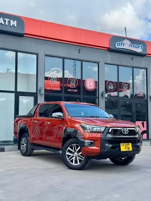 Toyota Hilux 2015 Maroon