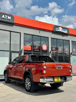 Toyota Hilux 2015 Maroon