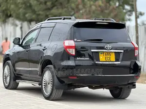 Toyota Vanguard 2010 Black
