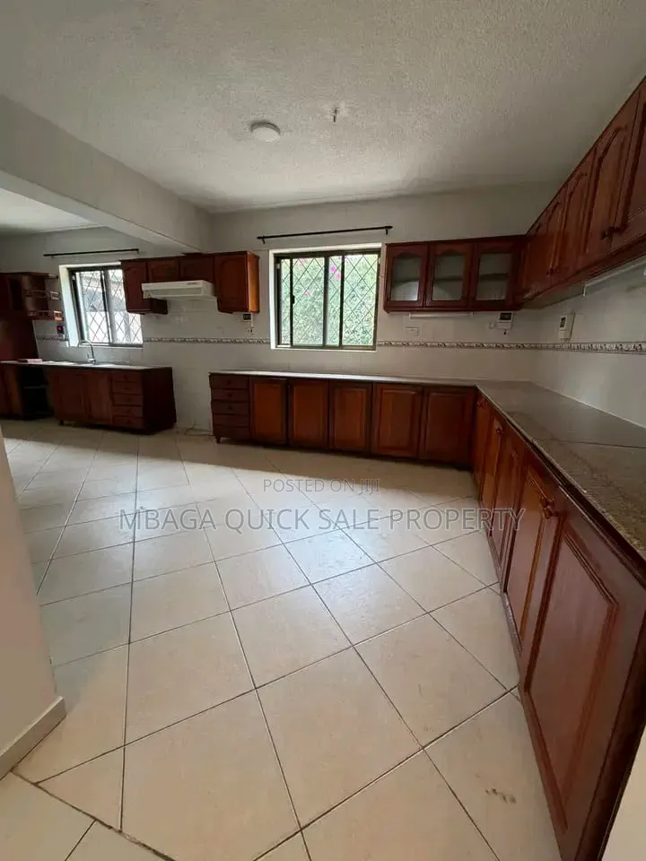 5bdrm House in Masaki for rent