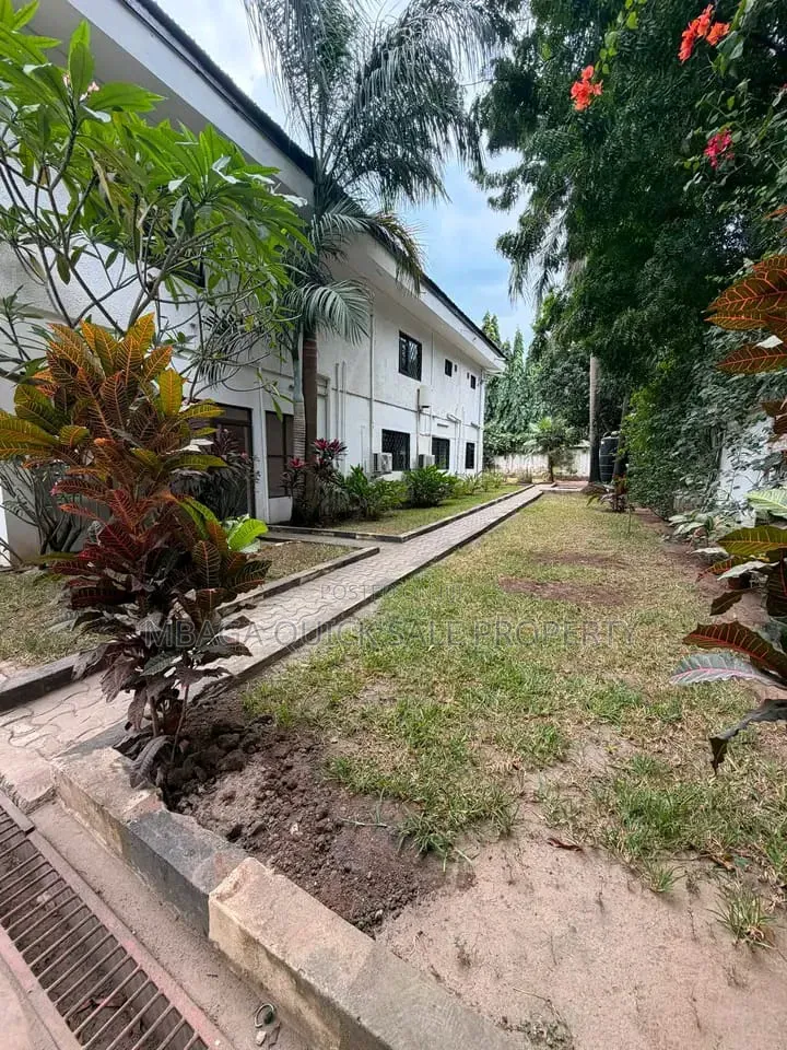 5bdrm House in Masaki for rent
