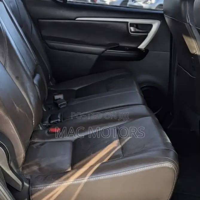 Toyota Fortuner 2.8 D RWD 2017 Silver