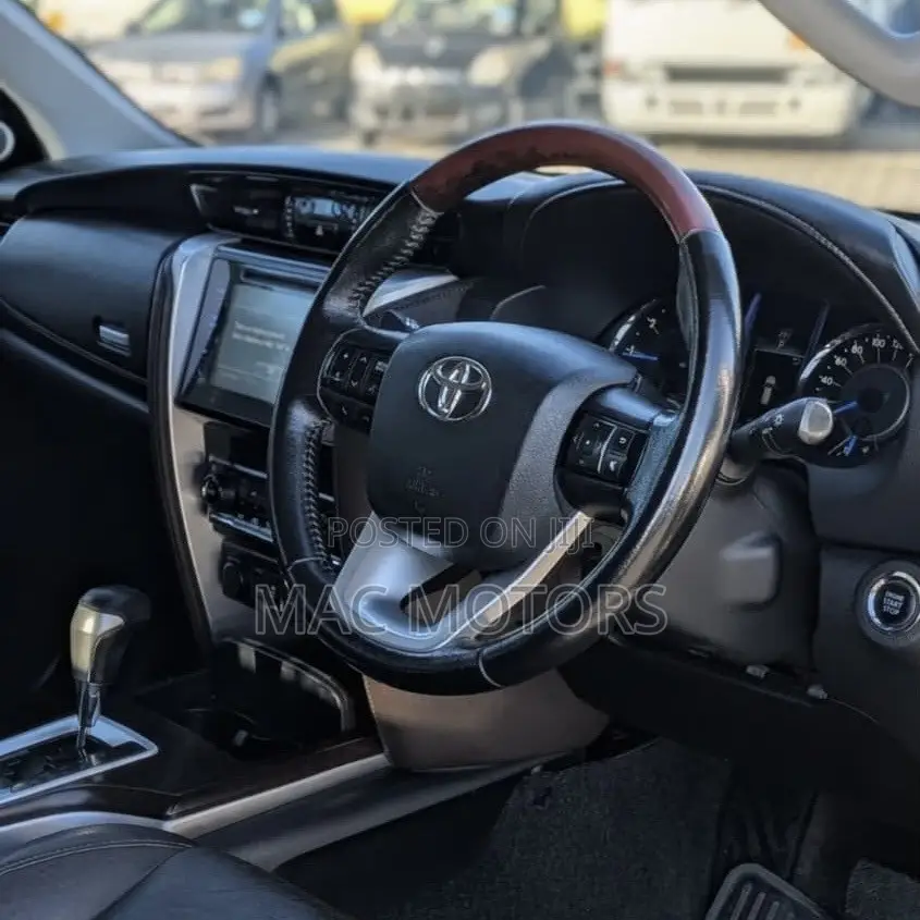 Toyota Fortuner 2.8 D RWD 2017 Silver