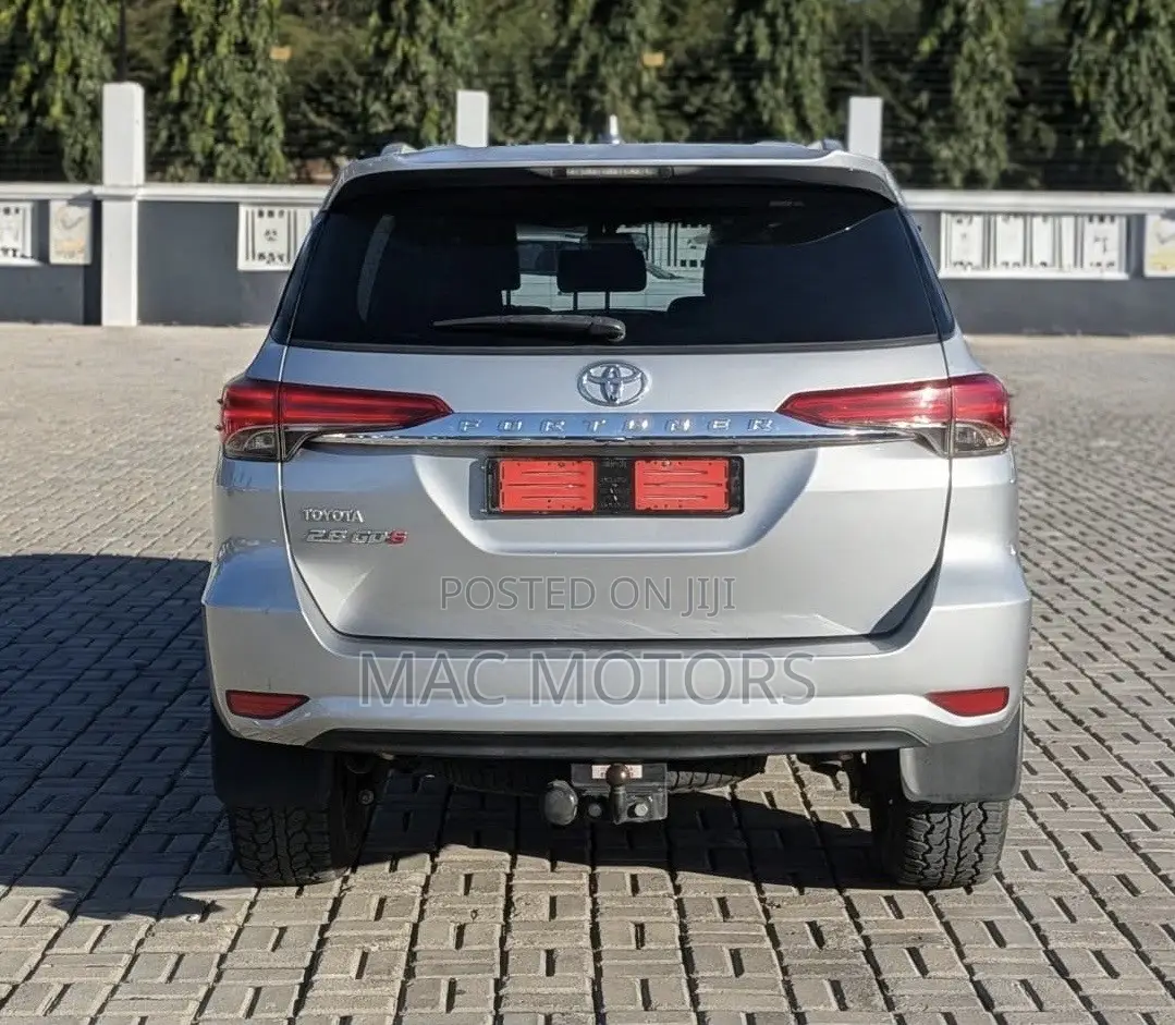 Toyota Fortuner 2.8 D RWD 2017 Silver