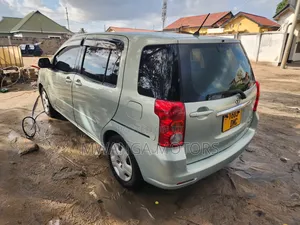 Toyota Raum 2005 Green
