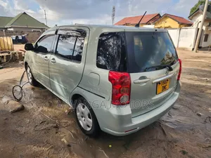 Toyota Raum 2005 Green