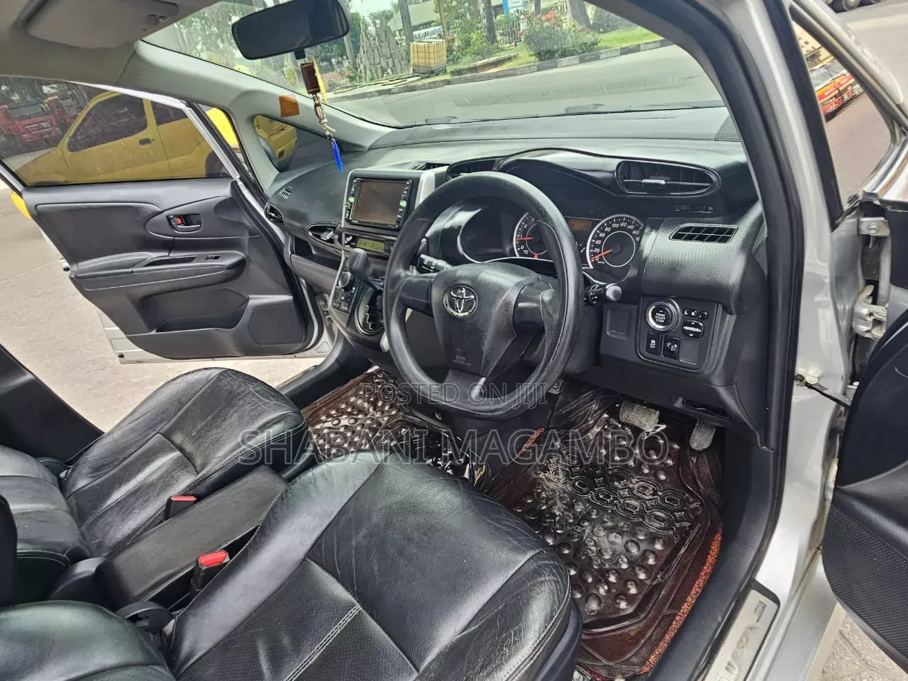 Toyota Wish 2011 Silver