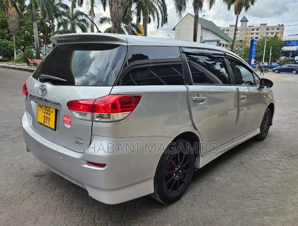 Toyota Wish 2011 Silver