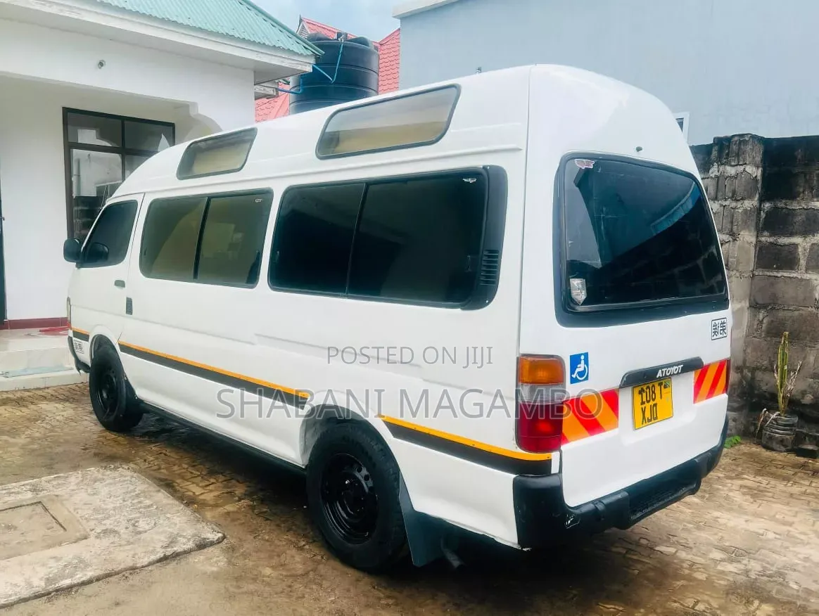 Toyota Grand HiAce 1999 Off white