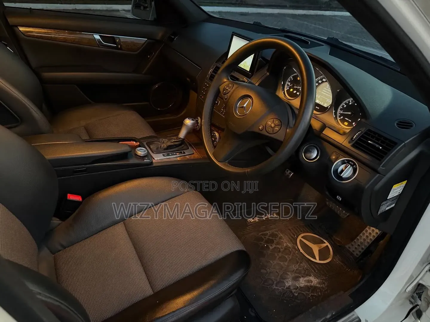 Mercedes-Benz C-Class 2011 Pearl