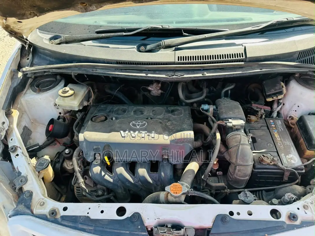 Toyota IST 2004 White