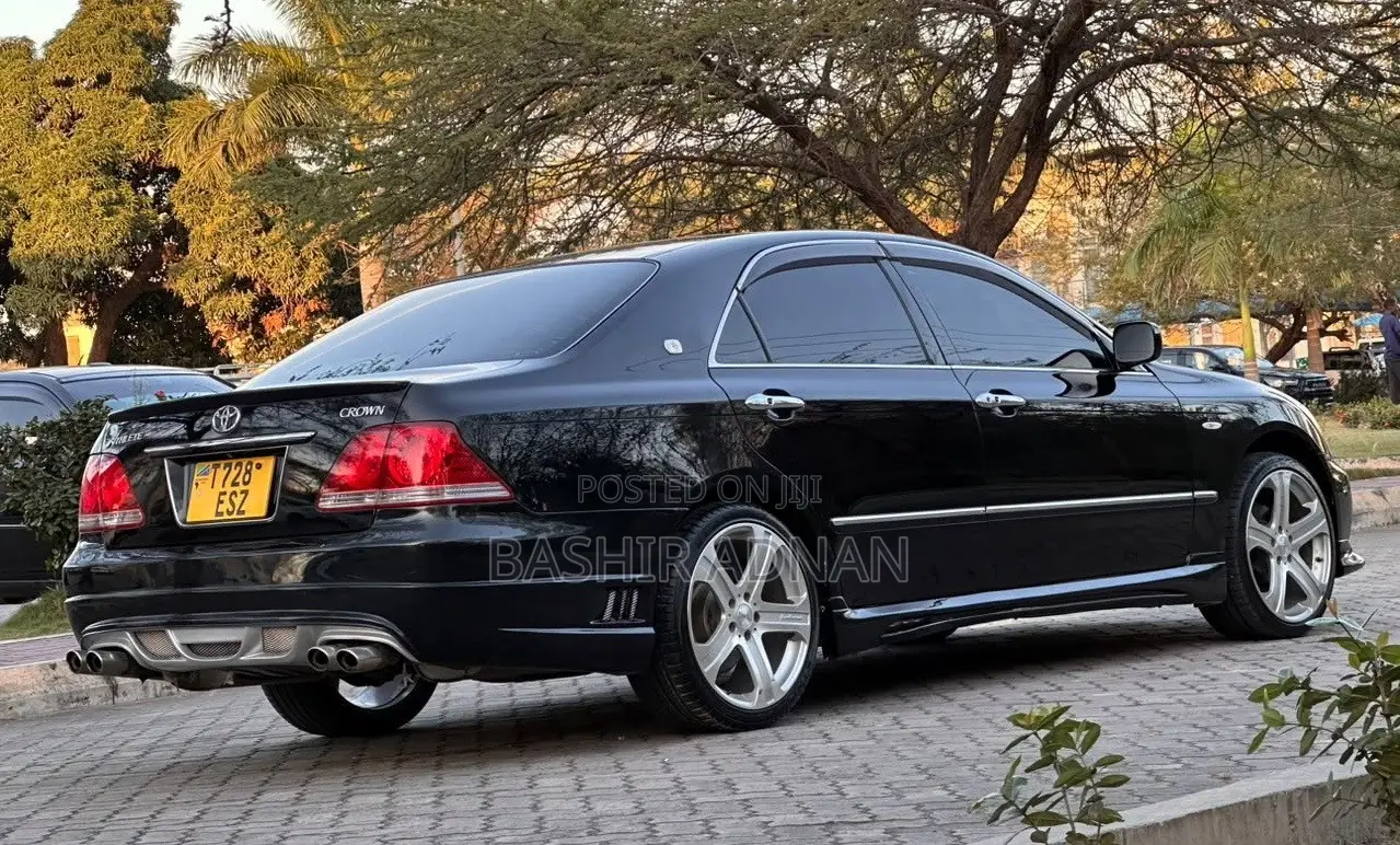 Toyota Crown 2004 Matt Black