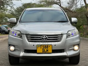 Toyota Vanguard 2010 Silver