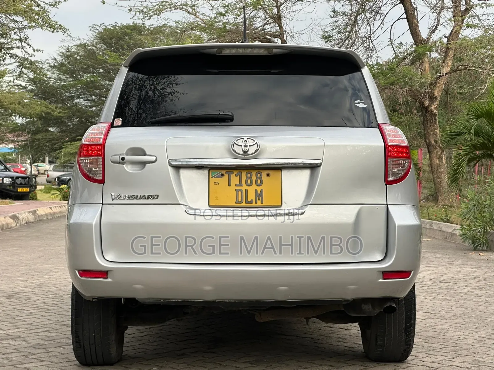 Toyota Vanguard 2010 Silver