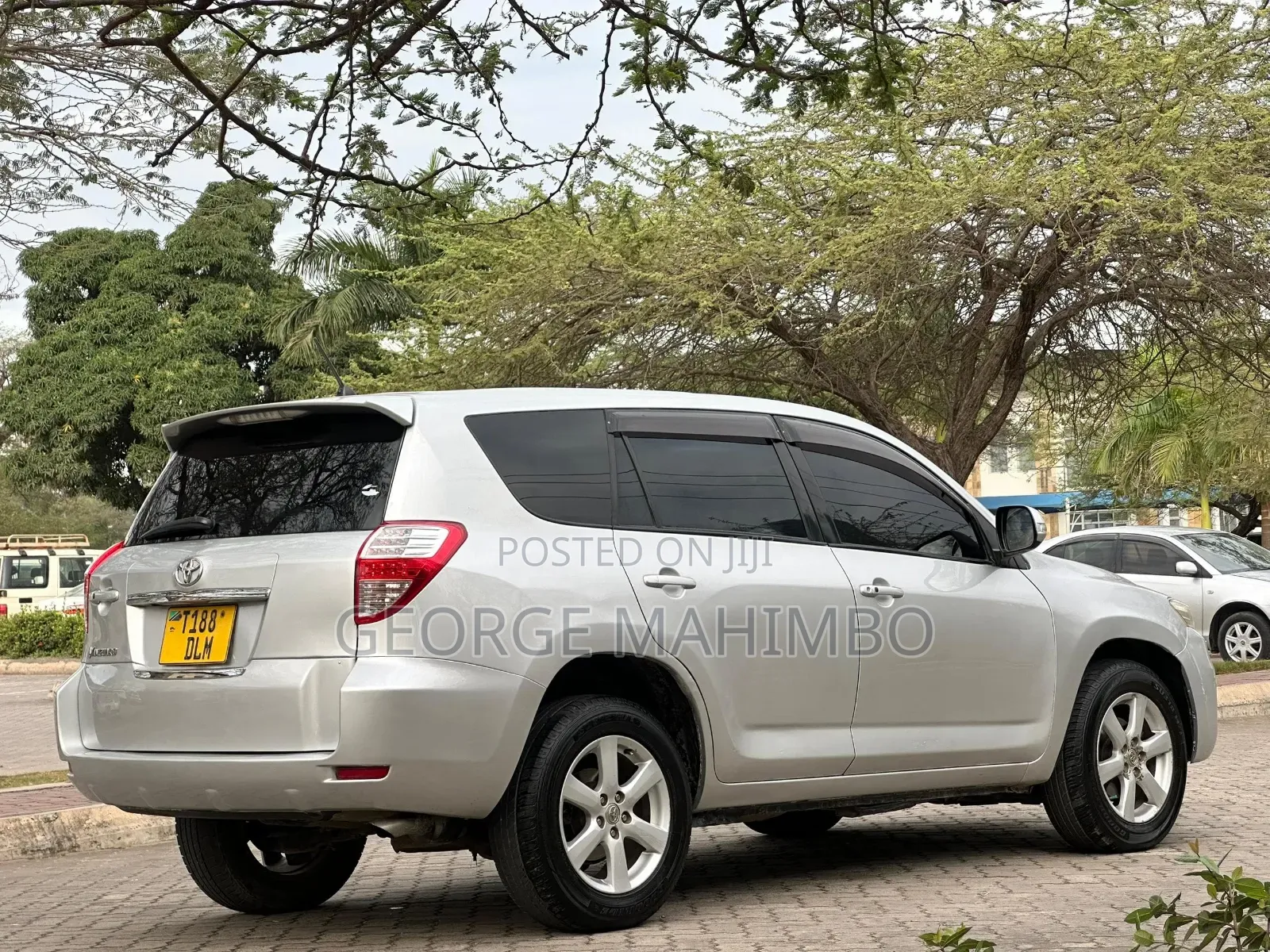 Toyota Vanguard 2010 Silver