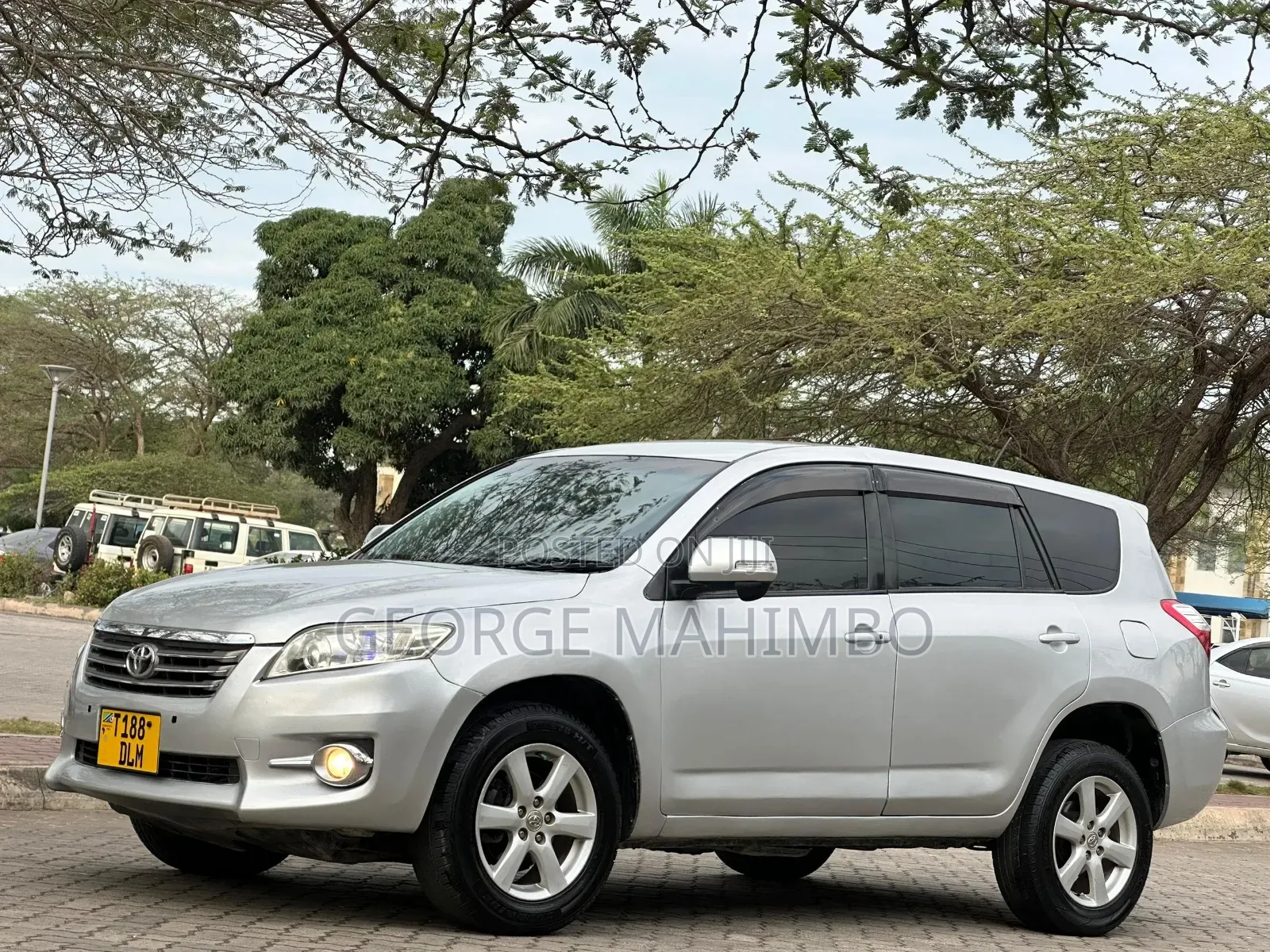 Toyota Vanguard 2010 Silver