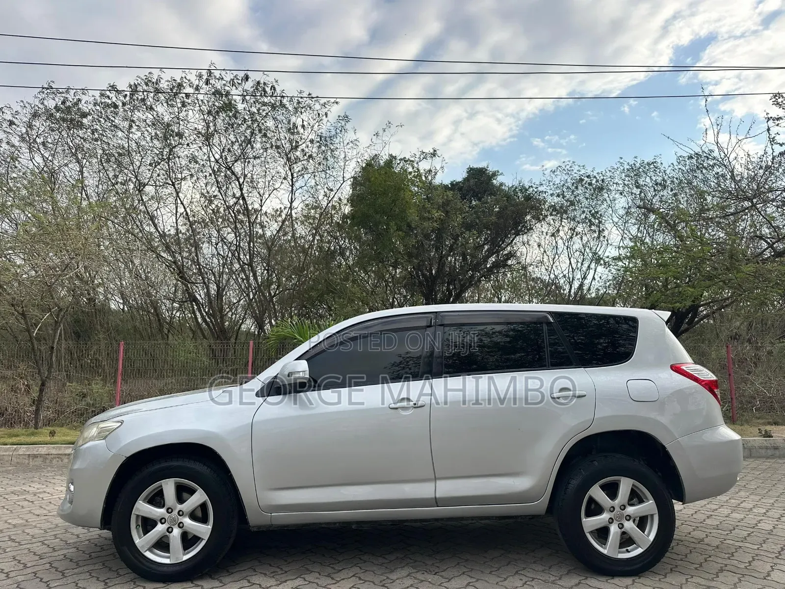Toyota Vanguard 2010 Silver