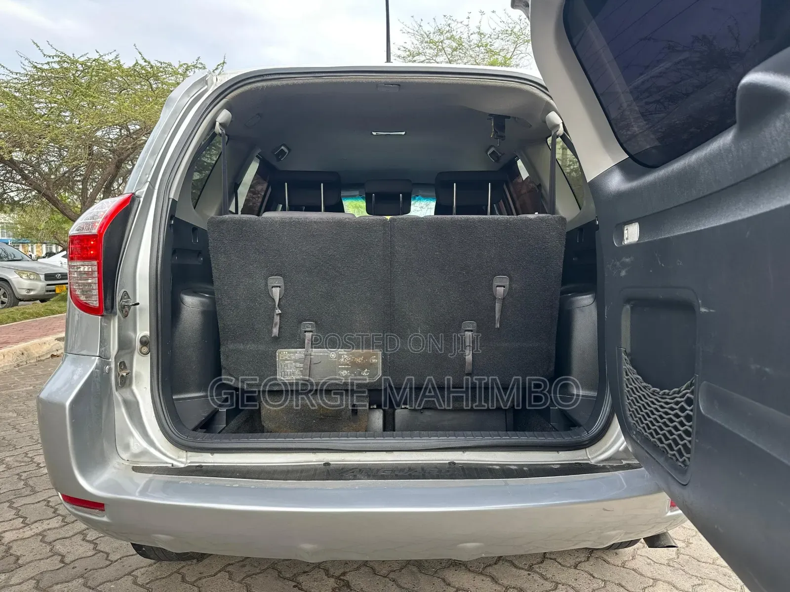 Toyota Vanguard 2010 Silver