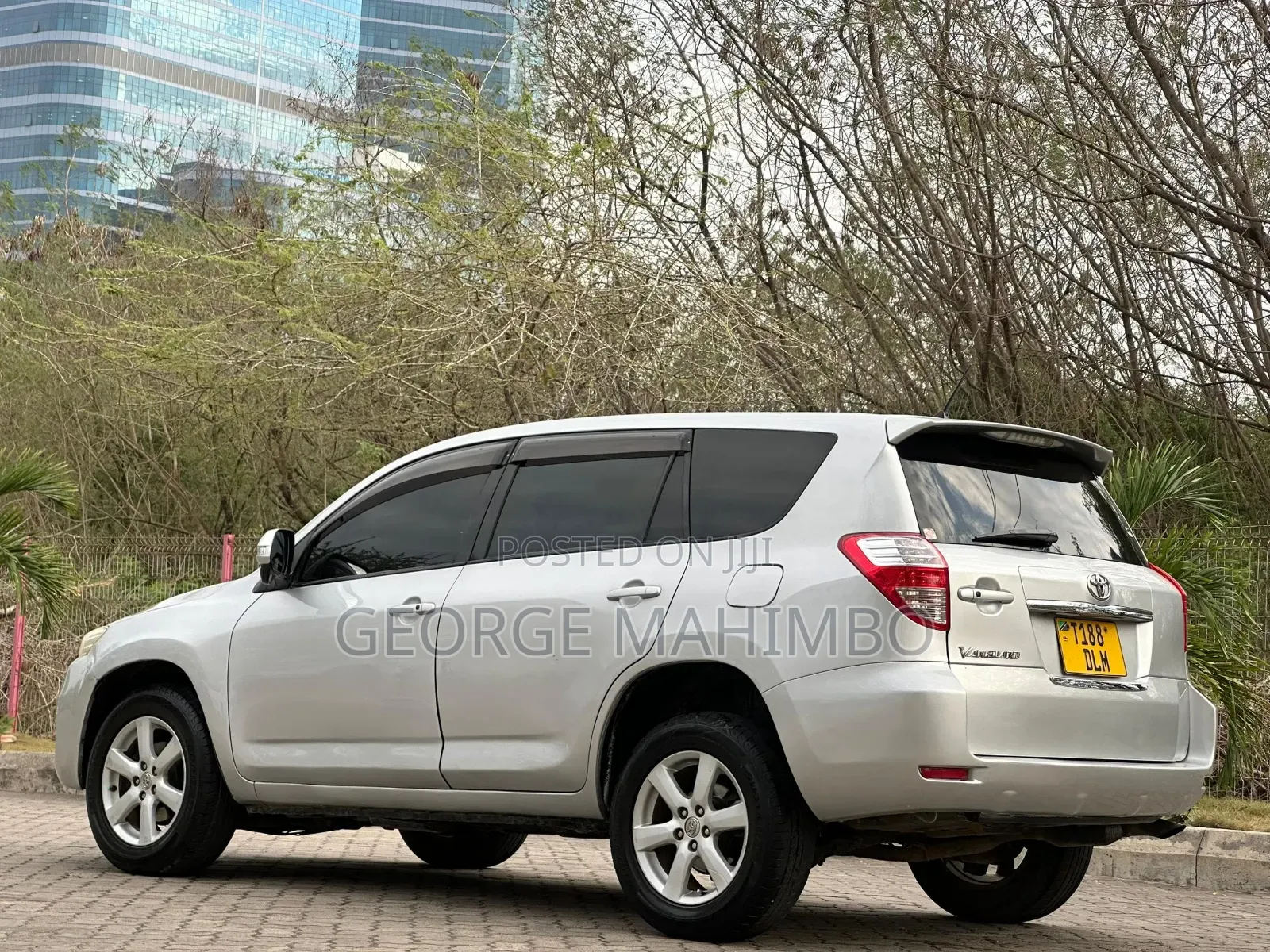 Toyota Vanguard 2010 Silver