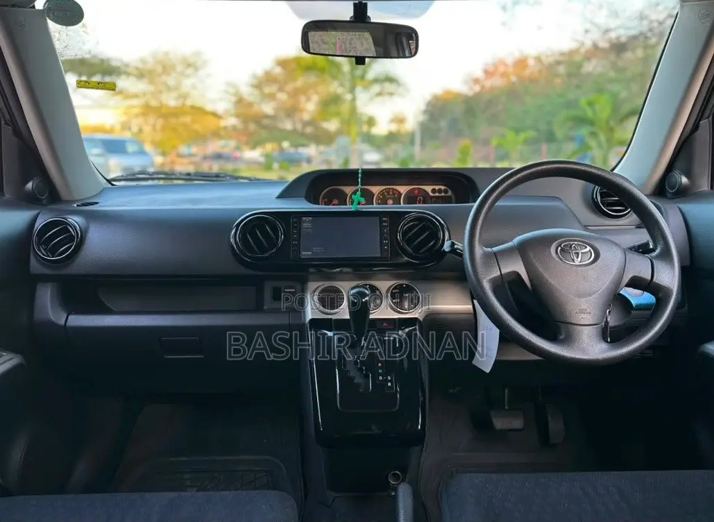 Toyota Corolla Rumion Hatchback 1.5 FWD 2009 Matt Black