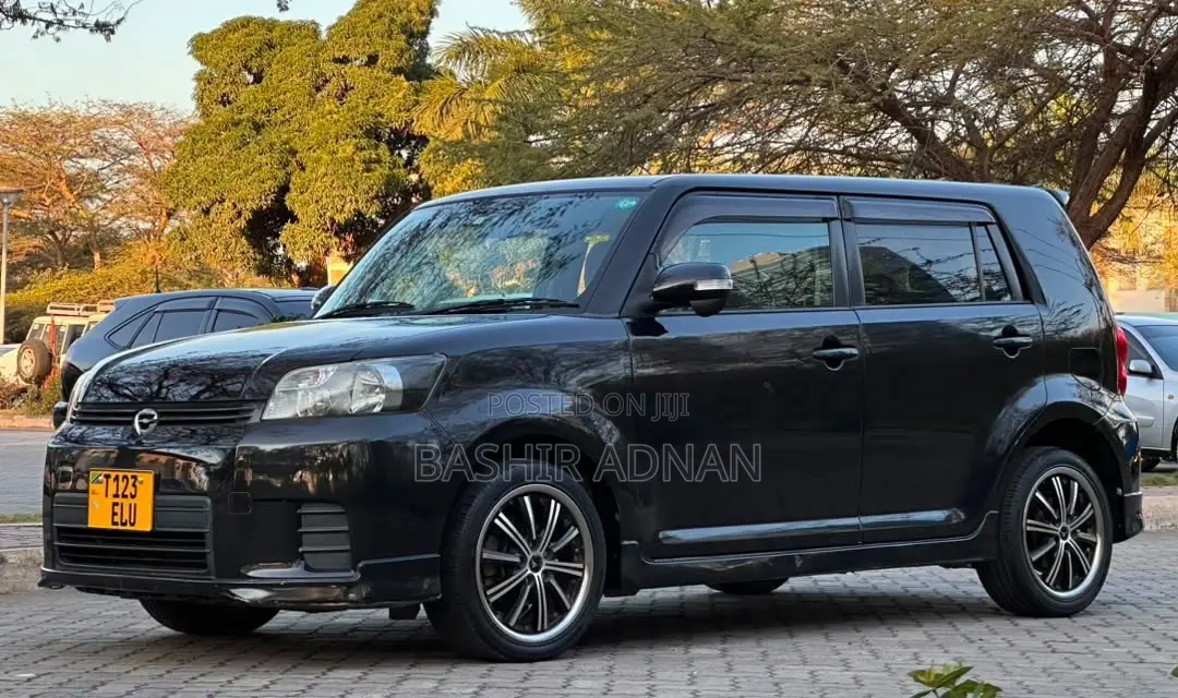 Toyota Corolla Rumion Hatchback 1.5 FWD 2009 Matt Black