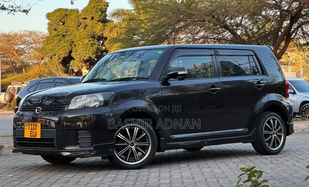 Toyota Corolla Rumion Hatchback 1.5 FWD 2009 Matt Black